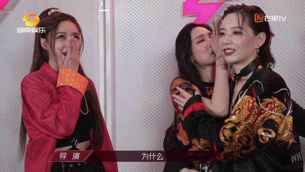 李斯丹妮真是太有梗了,姐姐王霏霏感动落泪,李斯丹妮太后