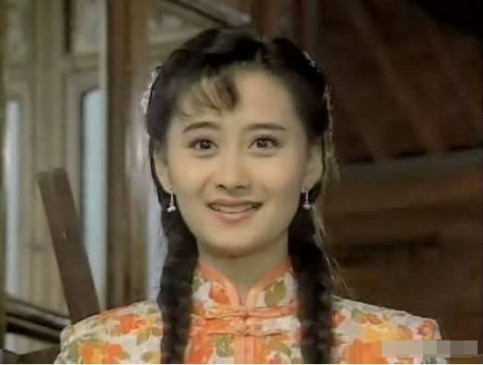这一年,陈德容错过了小燕子,渐渐开始过气.