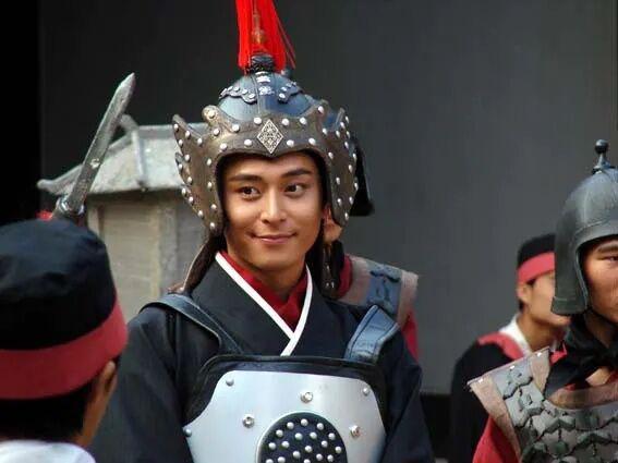 祝英台嫁给了马文才,如今一家三口幸福美满,夫妻俩依旧年轻