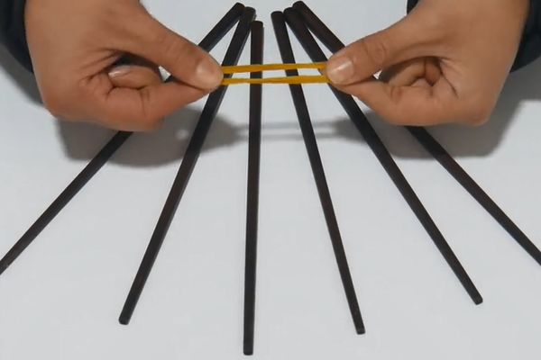 3双筷子加4根橡皮筋,绑在一起有大作用,10个人9个人都需要