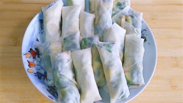 春卷的家常做法,吃起来也是外酥里嫩,简单容易操作,不用出去买