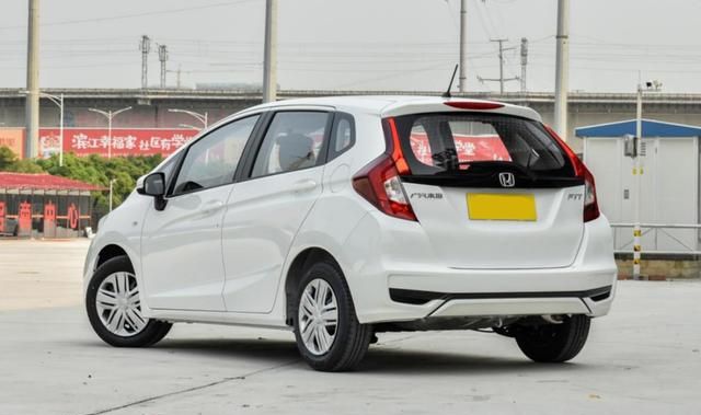 小车之争飞度威驰fs对比,空间飞度憾负,动力两款车差不多