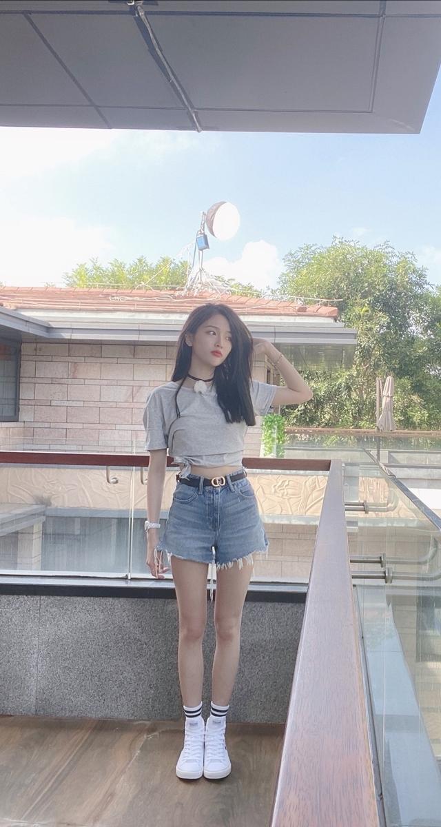 吴宣仪也太美了波点短裙礼服大秀神仙身材妥妥的女团全能担当