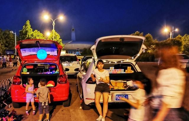 豪车摆地摊应不应该,作为豪车车主,憋了一肚子话要说