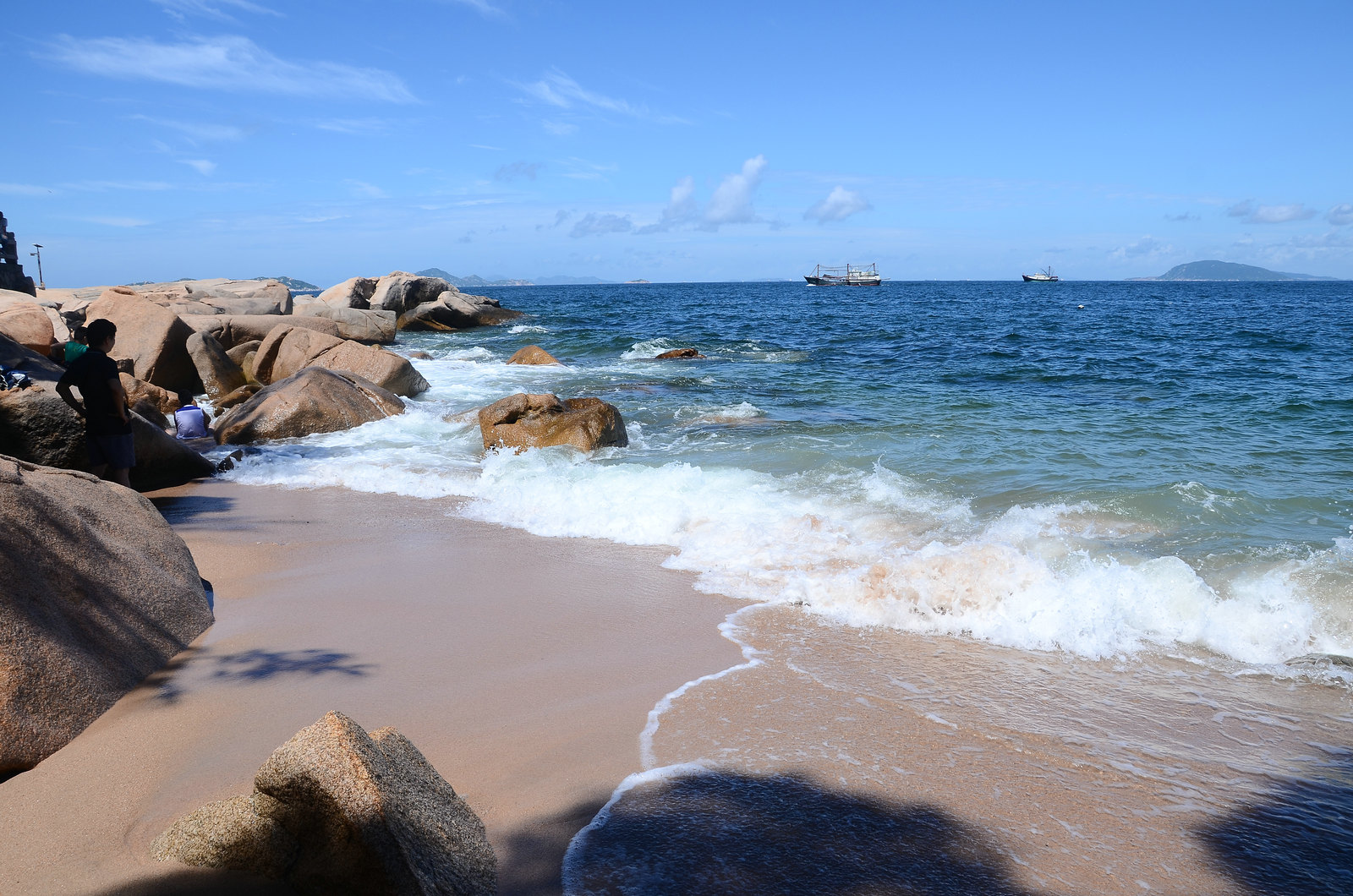 广东一处不要门票的岛屿,主峰海拔311.8米,夏无酷暑,四季如春