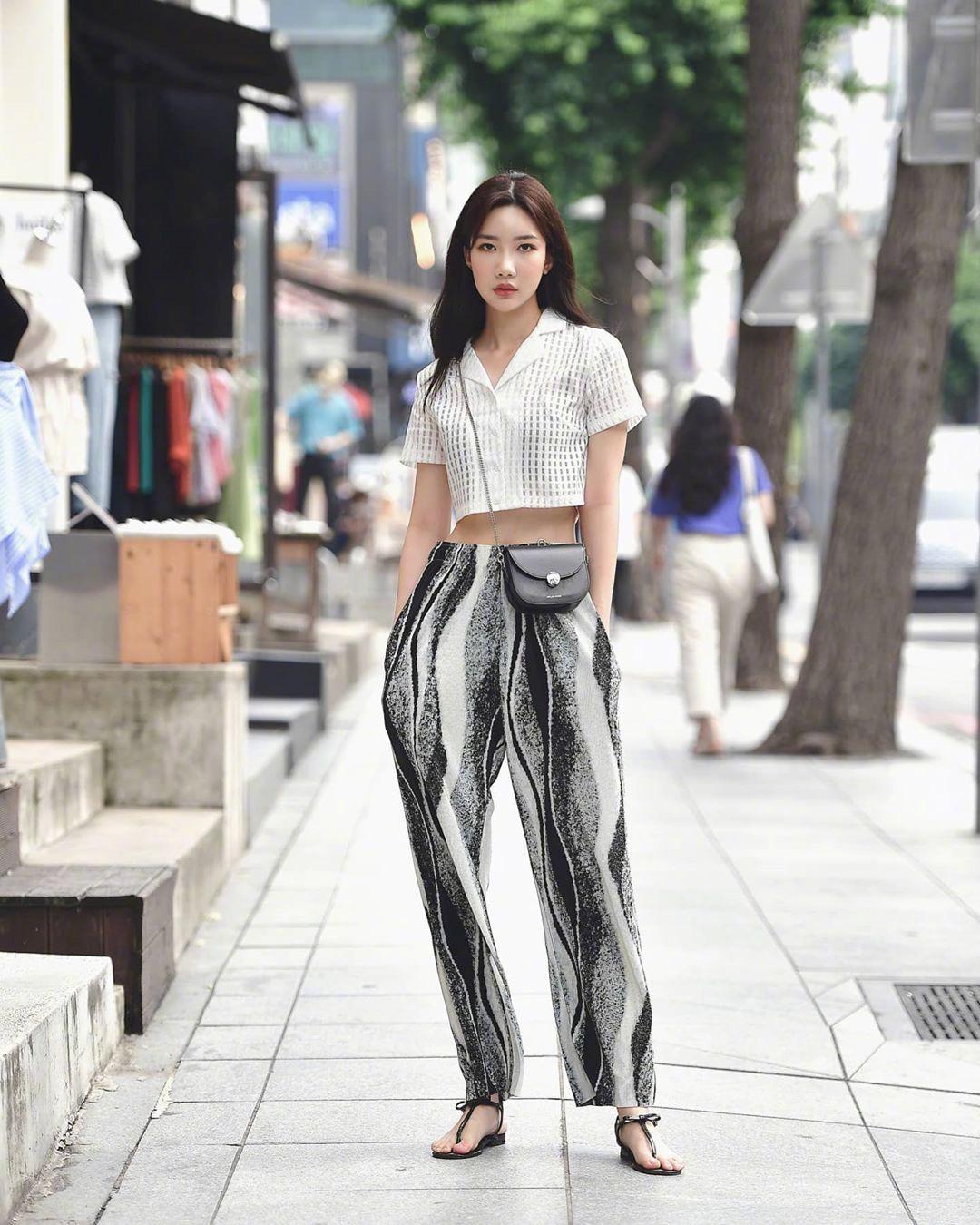 韩国首尔街头街拍,自信的女孩儿一定最美!
