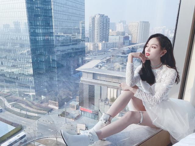 吴宣仪也太美了波点短裙礼服大秀神仙身材妥妥的女团全能担当