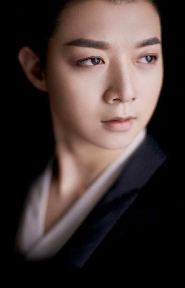 《卷珠帘》是佛系青年霍尊唯美细语呢喃,更是世间真情的柔情诉说