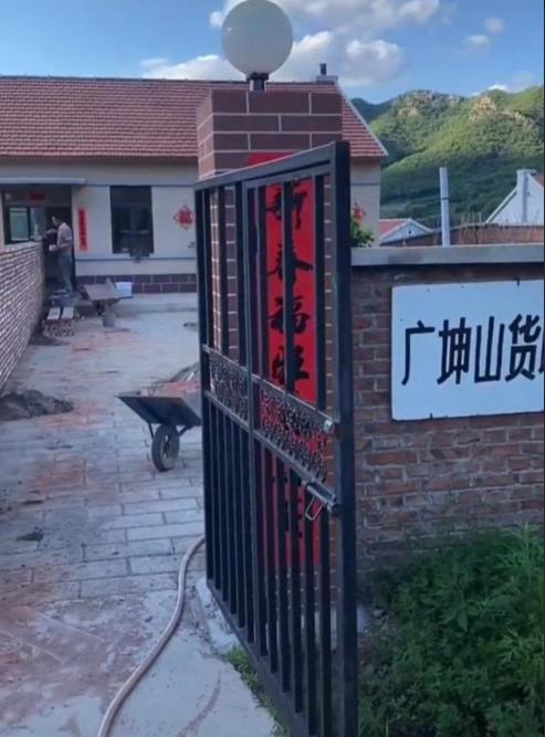 乡村爱情13谢广坤谢永强院里砌墙分家首富家房子不够住