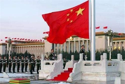 中国第一旗手,12年间6200次零失误,婉拒百万年薪,原因让人感动