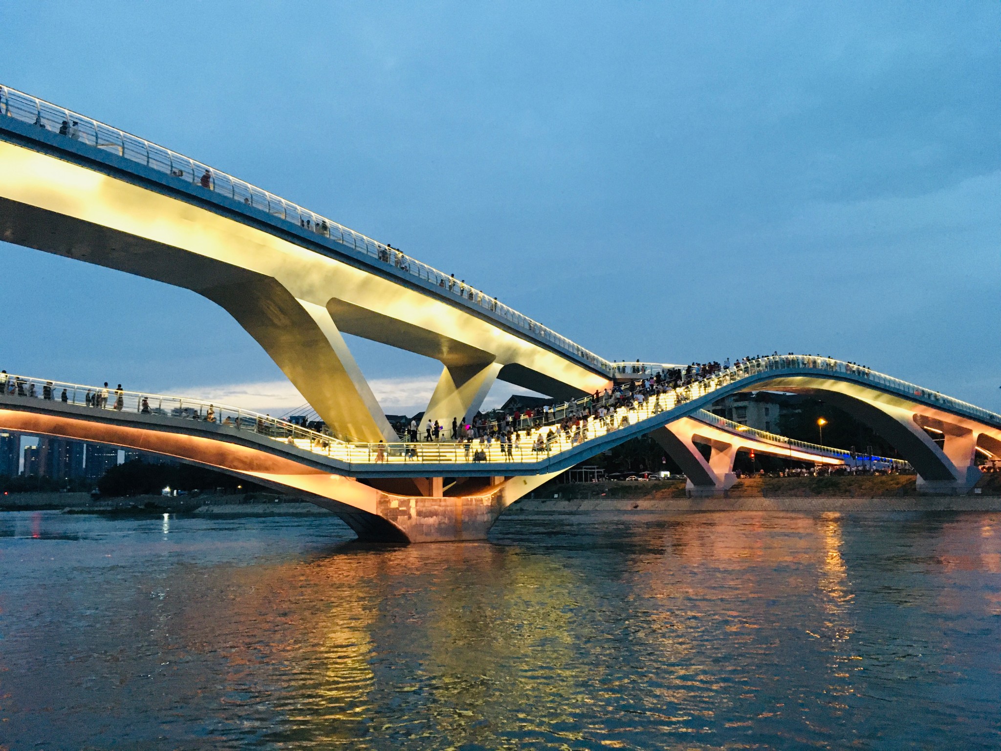 成都这座意外走红的大桥,也许是我国设计最优秀的景观桥