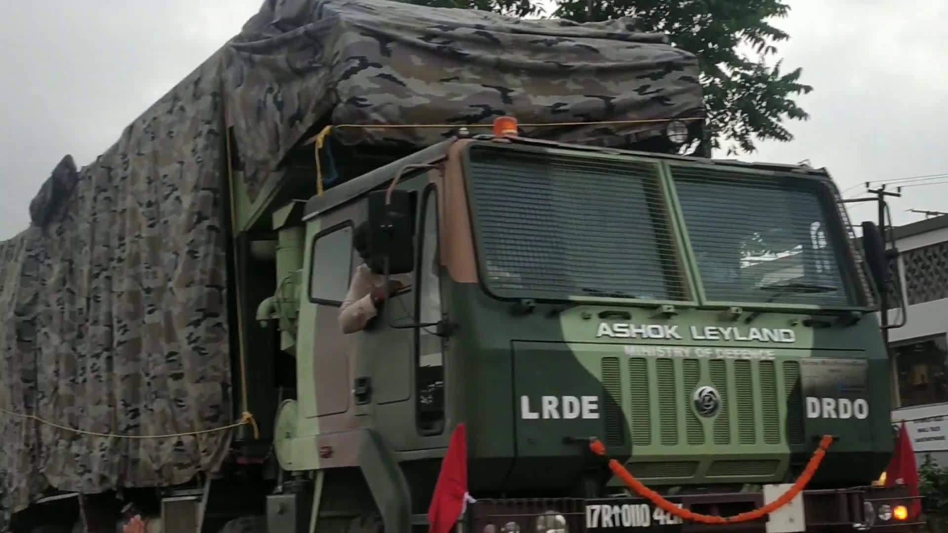 印度军用卡车图片