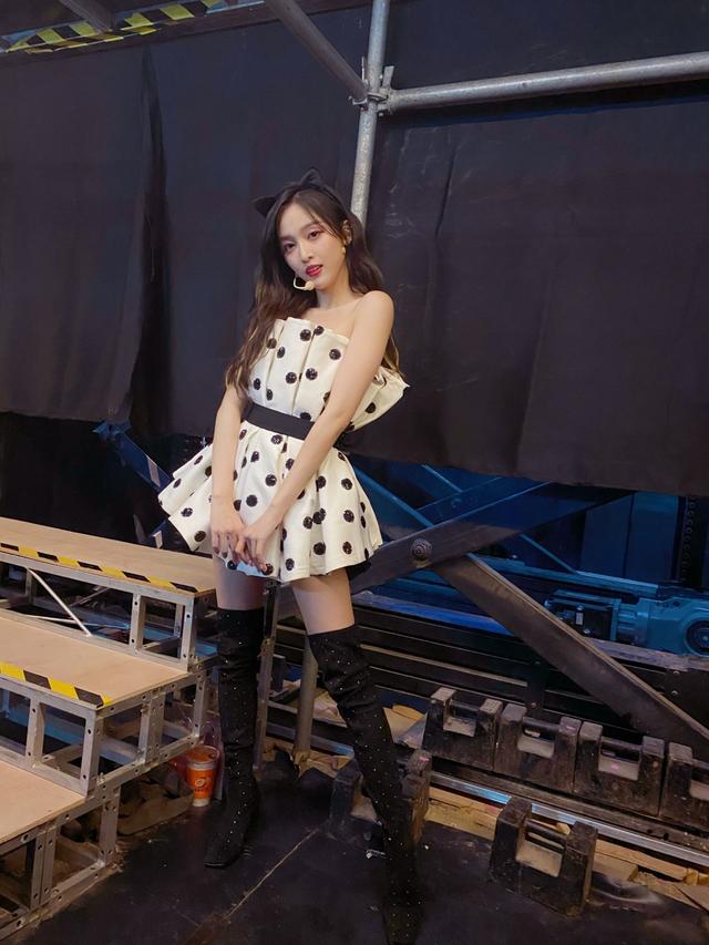 吴宣仪也太美了波点短裙礼服大秀神仙身材妥妥的女团全能担当