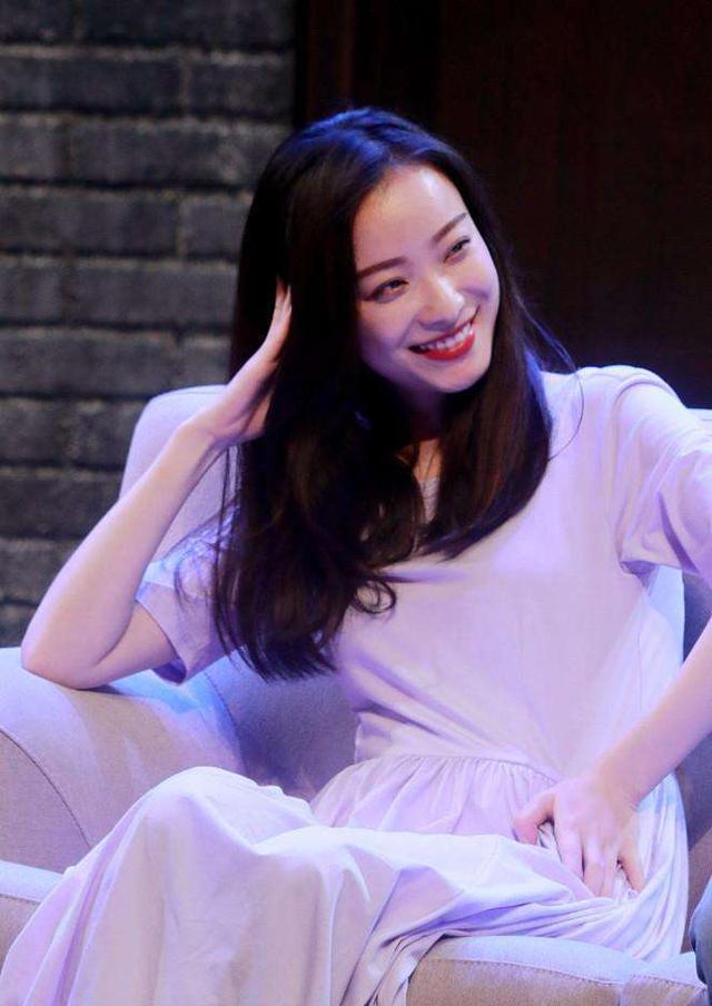 高级感如何营造你和倪妮之间其实只差一条紫色连衣裙