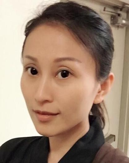 女儿杨海润当下最主要的任务就是完成学业,16岁的她成绩优秀,曾四次