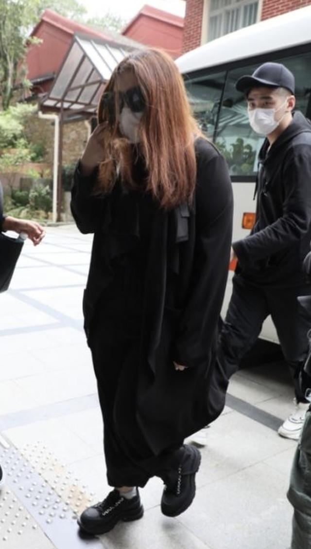 何鸿燊29岁四房长女何超盈低调注册荣升人妻,守孝三年或难办婚事