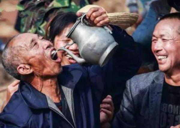 我国喝酒最猛的一个省,白酒销量全国第一,连东北人都喝不过他们
