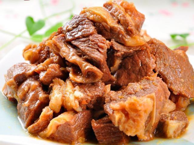 精选美食:飘香鱼片,鲍鱼鲜虾粥,五香卤牛腩,酸笋炒肉的做法