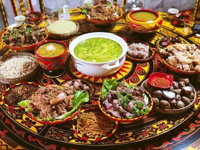 泸沽湖特色美食攻略:一个人漫游泸沽湖,享受美食与美景