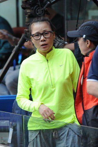 田震衰老速度快,不化妆肤色蜡黄脸上褶子还多,素颜的真实坦荡!