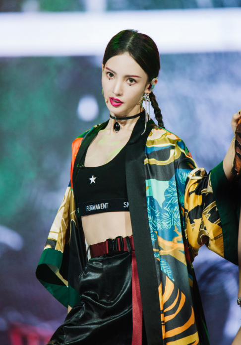 张歆艺以儿子名义为闺蜜金晨应援,透露四坨曾因金晨太美叫妈妈