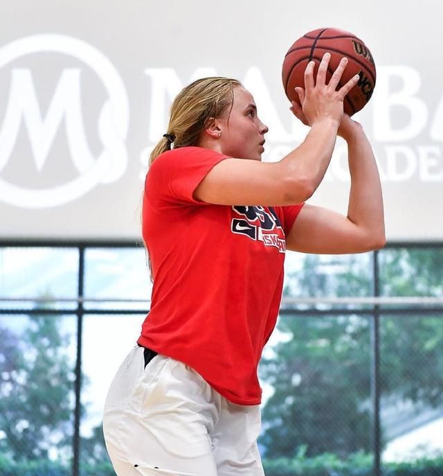 19岁肤白貌美太养眼,球风强硬被称女版欧文|篮球|吉安娜|欧文_新浪