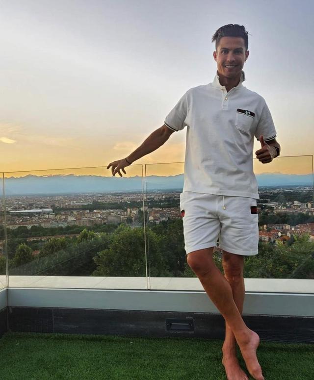 c罗连续晒出新造型!35岁的霸道总裁,还是那个"爱美"的少年