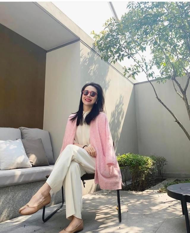 不穿香奈儿贵妇裙更时髦总裁夫人的春日穿搭20岁到40岁都可学