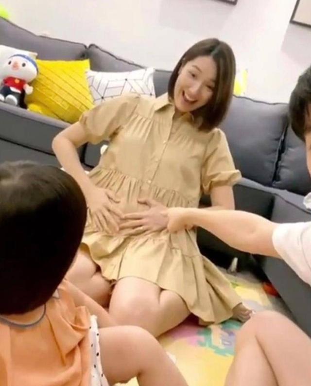 王祖蓝与妻子斗舞逗笑网友,妻子怀上二胎,大方透露是计划之中