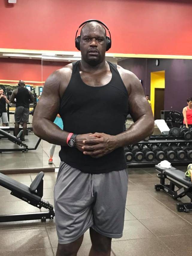 大鲨鱼回归48岁奥尼尔扣断篮筐儿子给他一份10天合同吧