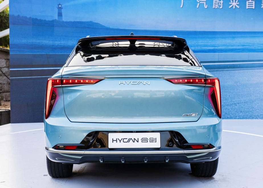 外观时尚，续航可达643km，这款中型纯电SUV，了解一下？