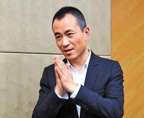 他曾是央视主持人却把自己送进监狱如今已经无人识