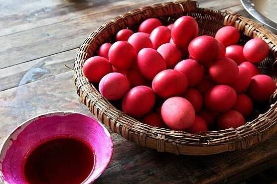 陈小春备红鸡蛋庆小儿子满月满月习俗虽好也需注意这些细节