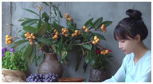 助理故意公开李子柒生活照,失去十级滤镜后,网红生活过于真实
