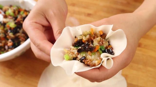 3分钟包教包会的烧麦做法,皮薄馅多,软糯鲜香,一口一个超过瘾