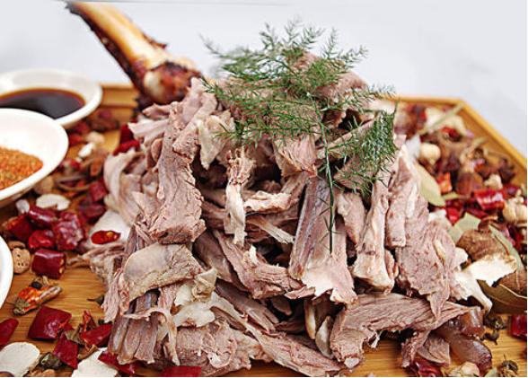 美食严选:生菜豆皮卷,醪糟蛋花汤,香辣手撕羊肉,魔芋鹌鹑蛋