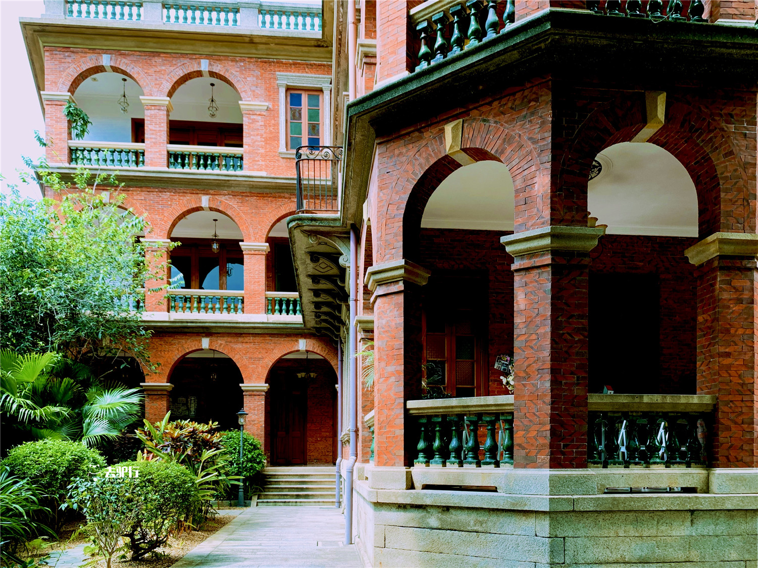 改造最成功的荒废豪宅:原主人移居海外,如今游客满堂|养老|李清泉