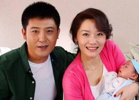 春晚冻龄男神孙涛52岁近照,妻子长相精致,婚姻生活令人羡慕