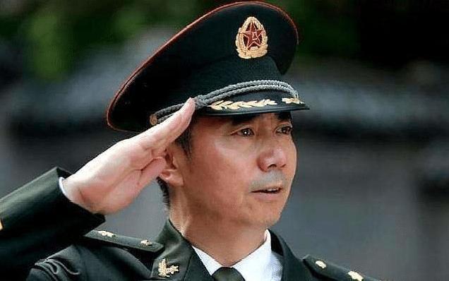 55岁国家一级演员,娶大6岁总裁为老婆,如今继子成国家骄傲|范明|继子