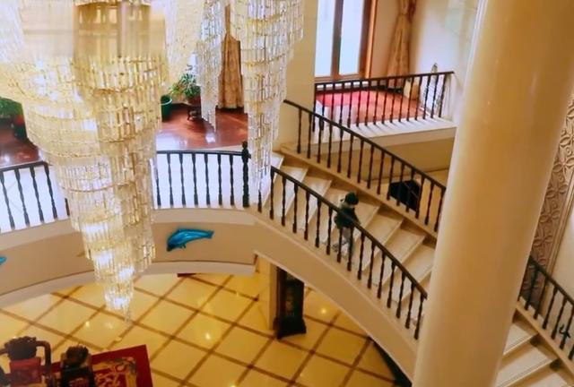 黄圣依老公徐水住三层豪宅:内部装修富丽堂皇,不愧是董事长