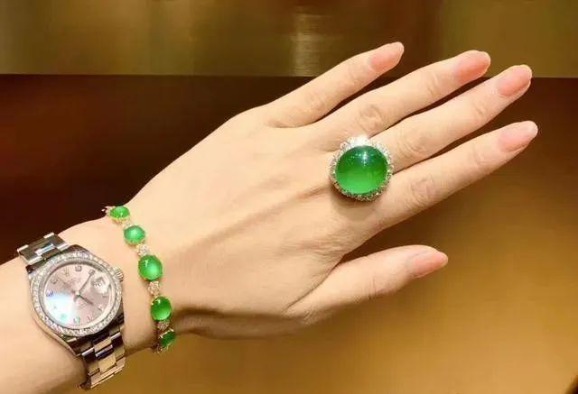 翡翠是越透越好,还是越绿越好?