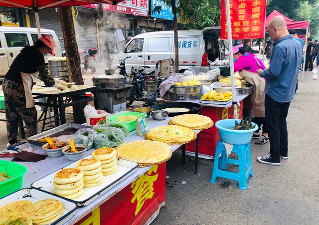 寻找早市灵魂:看过东北街边摊这些美食,还敢说你能淡定不流口水