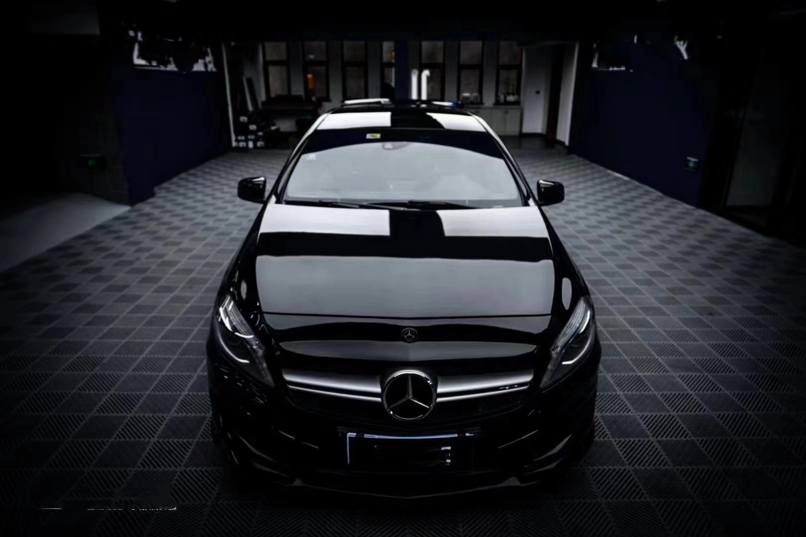 最强小钢炮名不虚传 奔驰amg a45改色钢琴黑