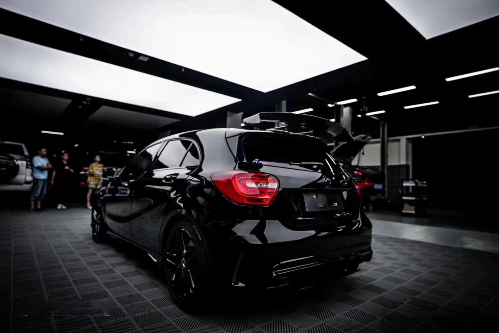 最强小钢炮名不虚传 奔驰amg a45改色钢琴黑