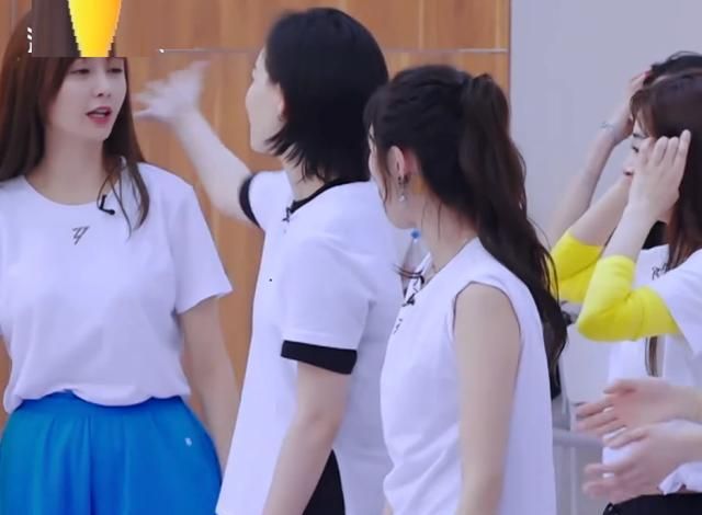 乘风破浪的姐姐沈梦辰和队友互扯头发张含韵起哄