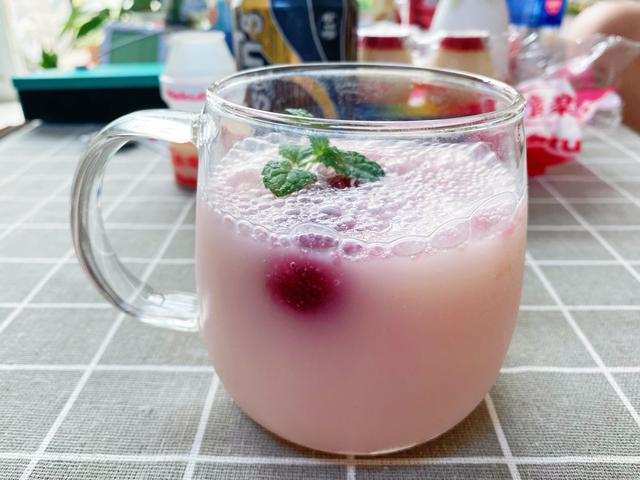 超高颜值diy冷饮:养乐多葡萄冰气泡水,比奶茶好喝还便宜