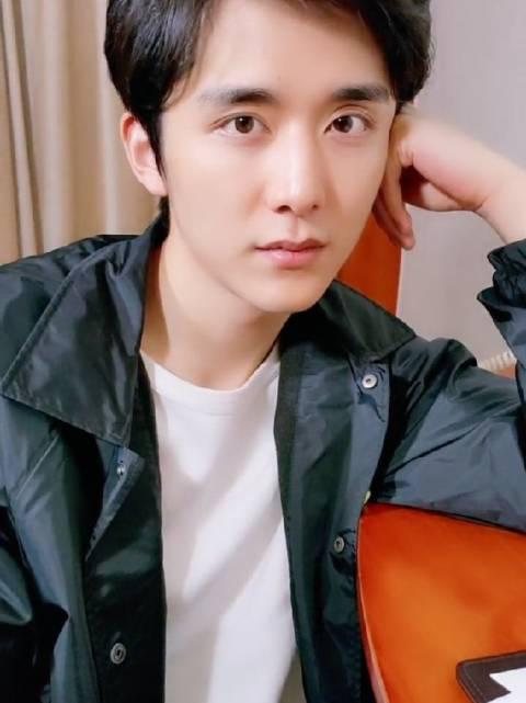 舒晴和沈英杰酒店约会,两人约法三章,在一起不公开恋情