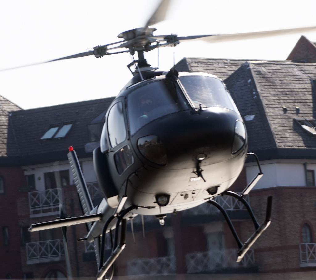 58岁阿汤哥汤姆克鲁斯开直升机从天而降水平越来越娴熟啦