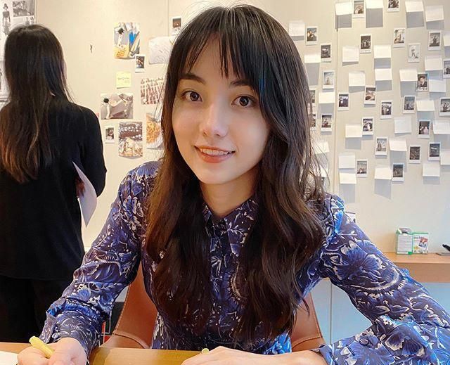 26岁围棋美女黑嘉嘉:混血基因肤白貌美,跨界进娱乐圈发展受追捧