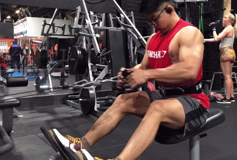 坐姿划船时,3个进阶训练技巧,让你练背比平时更有效果!